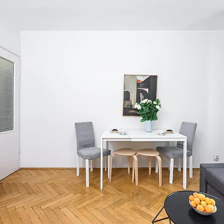 Gamerskiego Street Near National Theatre شقة *