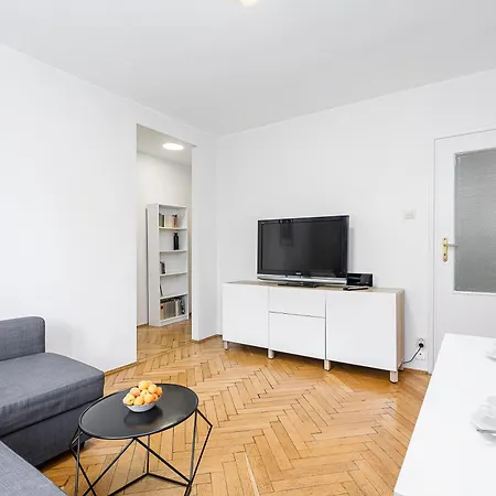 Gamerskiego Street Near National Theatre شقة *