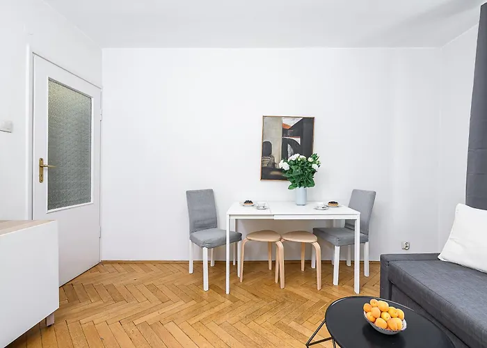 Gamerskiego Street Near National Theatre شقة *