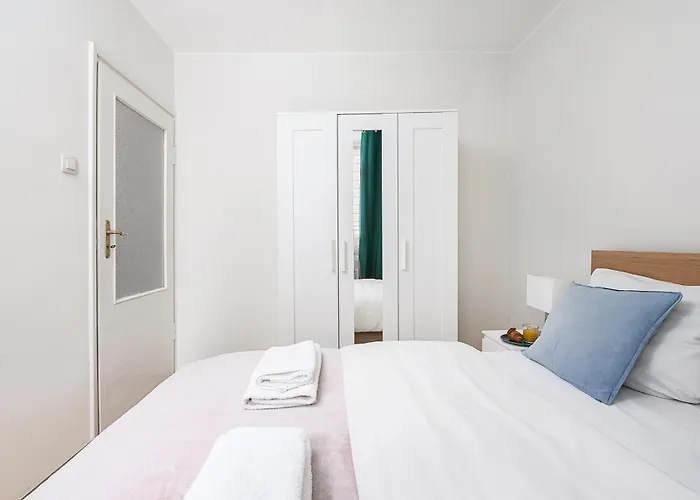 Gamerskiego Street Near National Theatre * وارسو