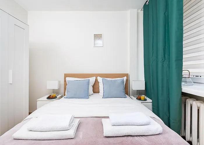 Gamerskiego Street Near National Theatre *