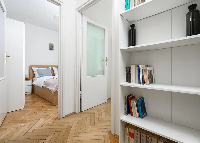 Gamerskiego Street Near National Theatre شقة