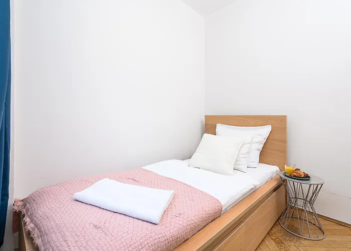 Gamerskiego Street Near National Theatre *