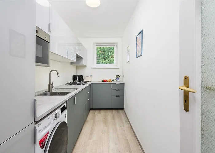 Gamerskiego Street Near National Theatre شقة