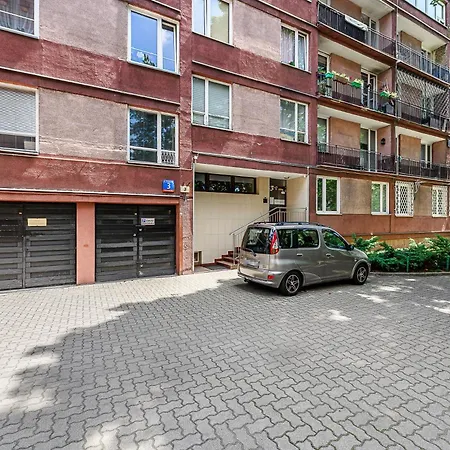 Gamerskiego Street Near National Theatre Varšava